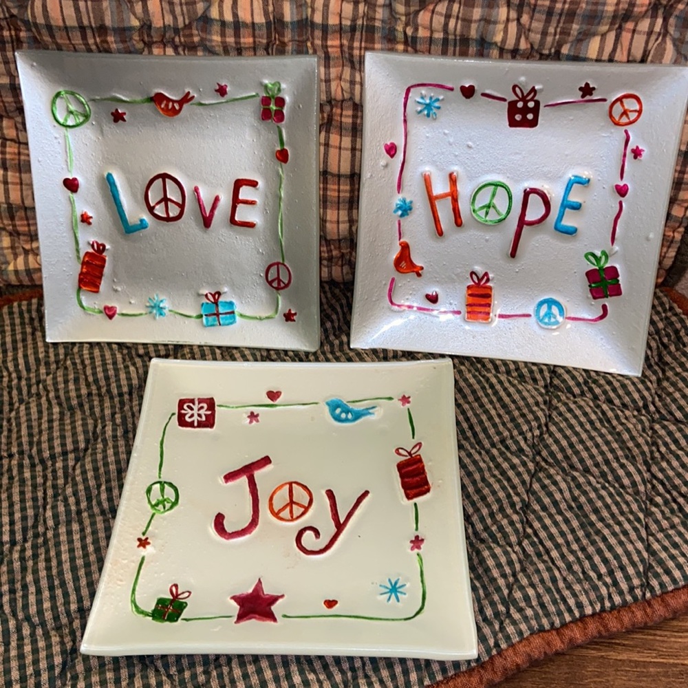Set of 3 Holiday Plates LOVE HOPE JOY - Picture 8 of 10